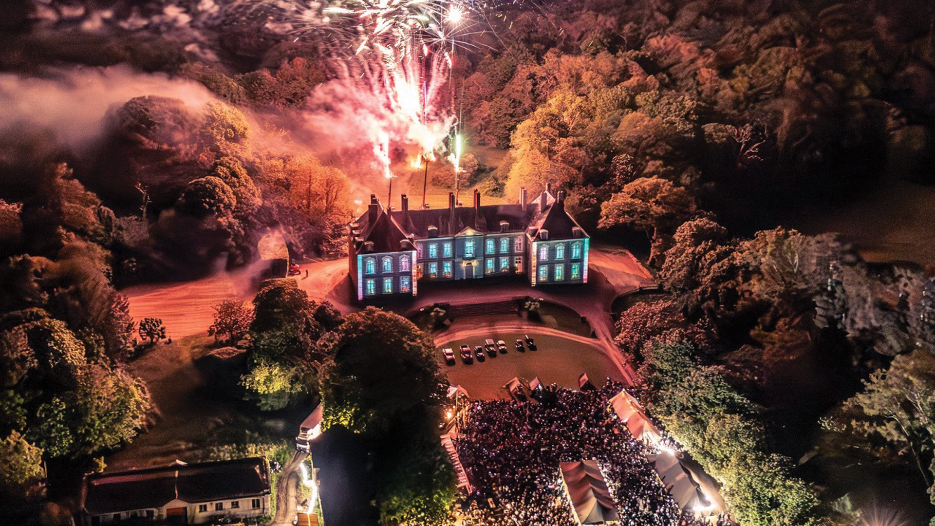 Video mapping Château du Plessis - Vue drone
