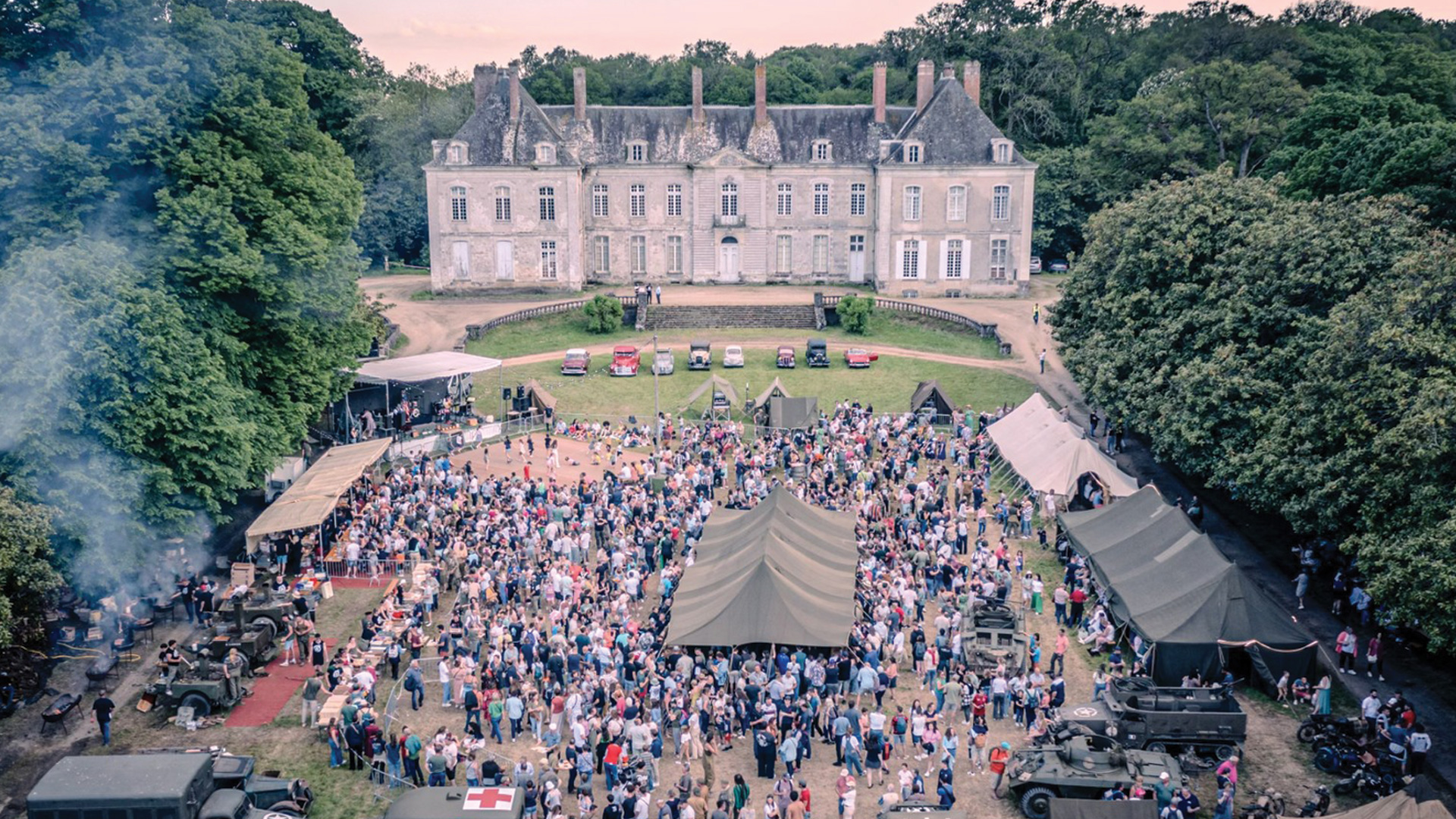 Video mapping Château du Plessis - Vue drone panoramique
